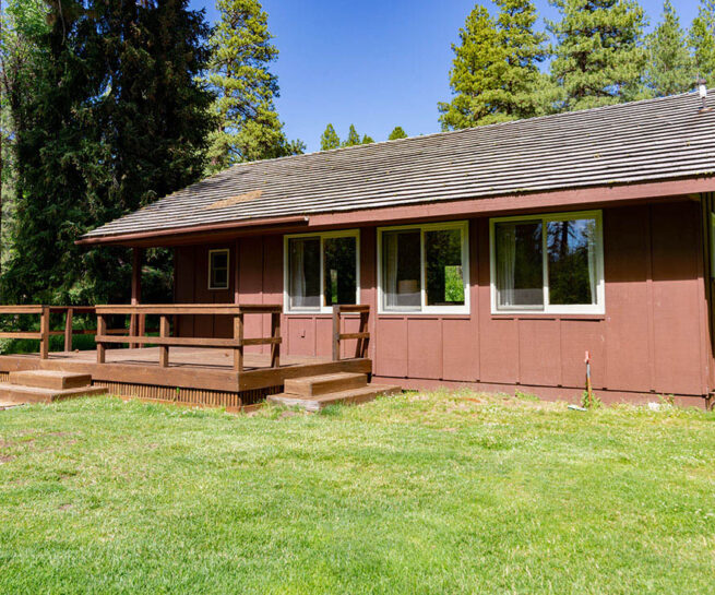 https://lakecreeklodge.com/wp-content/uploads/2023/01/metolius-river-cabin-10-12-655x545.jpg