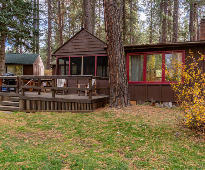 Lodge Cabin 12  Lake Creek Lodge