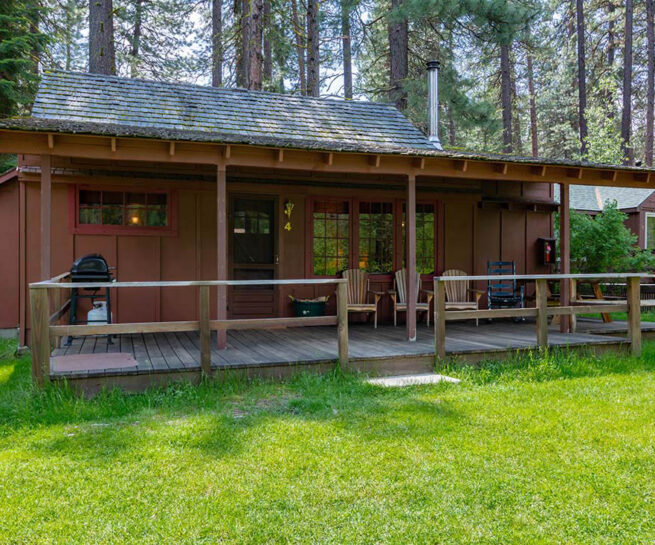 https://lakecreeklodge.com/wp-content/uploads/2023/01/metolius-river-cabin-4-5-655x545.jpg