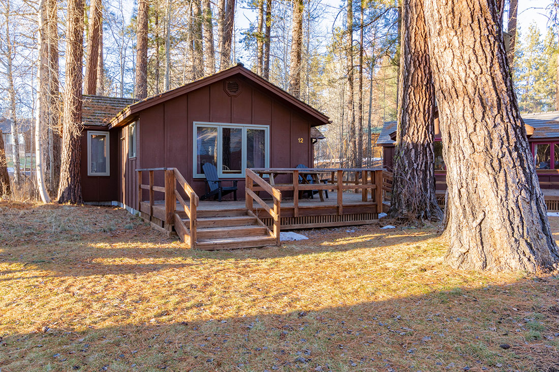 Lodge Cabin 12  Lake Creek Lodge