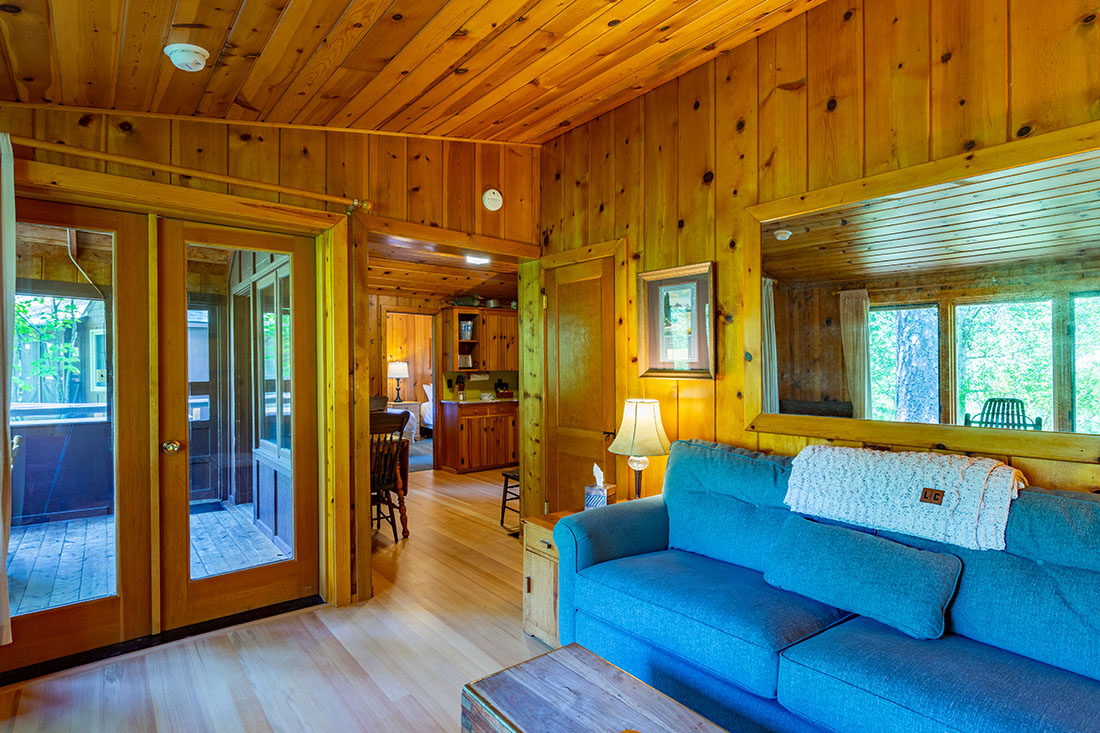 Metolius River cabin 2 living room